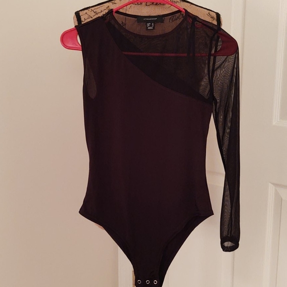Atmosphere Tops - EUC 💢 | Atmosphere Solid One Shoulder Bodysuit